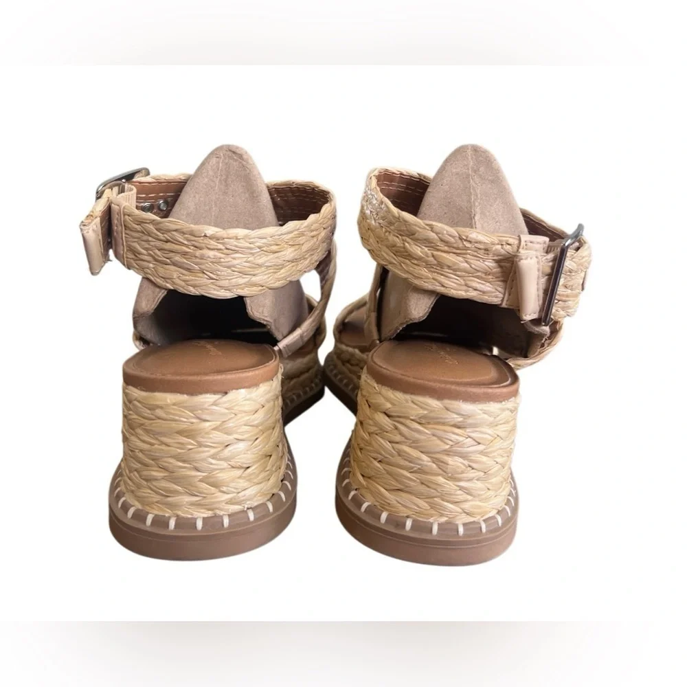 Universal Thread stylish platform